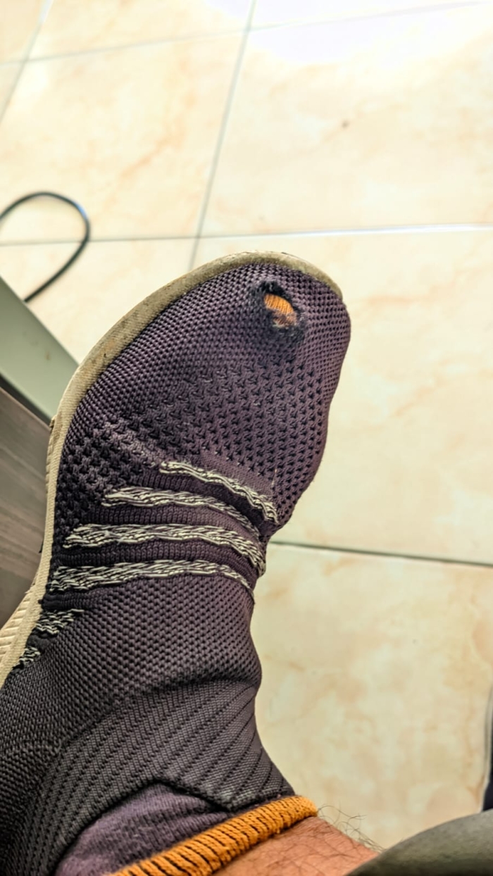 BUKAN SEPATU BIASA -Empat Tahun Menenun Jejak